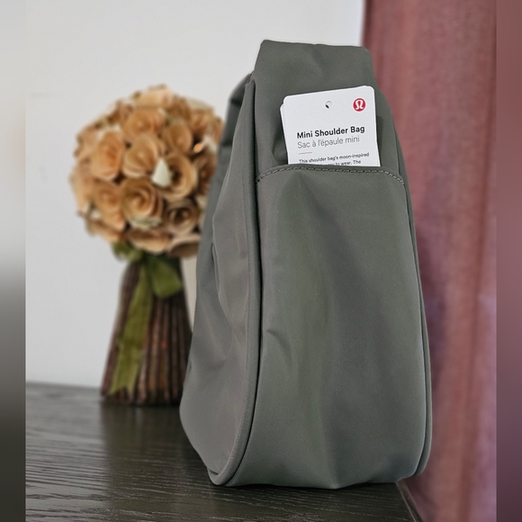 Lululemon shoulder bag - Picture 9 of 10